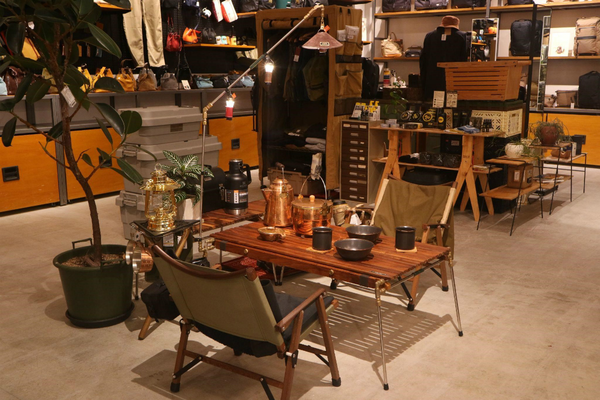 UNBY A.SOME CREATIVE CAPPUCCINO ROLL TABLE 1000