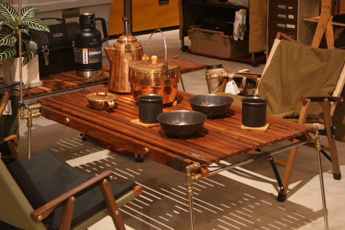 UNBY A.SOME CREATIVE CAPPUCCINO ROLL TABLE 1000