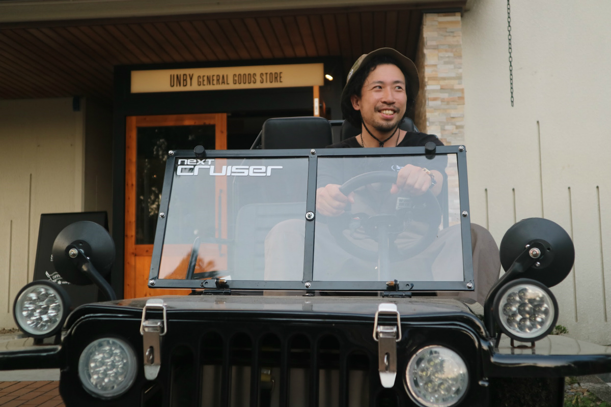 NEXTCRUISERに乗るUNBY三田店店長小林