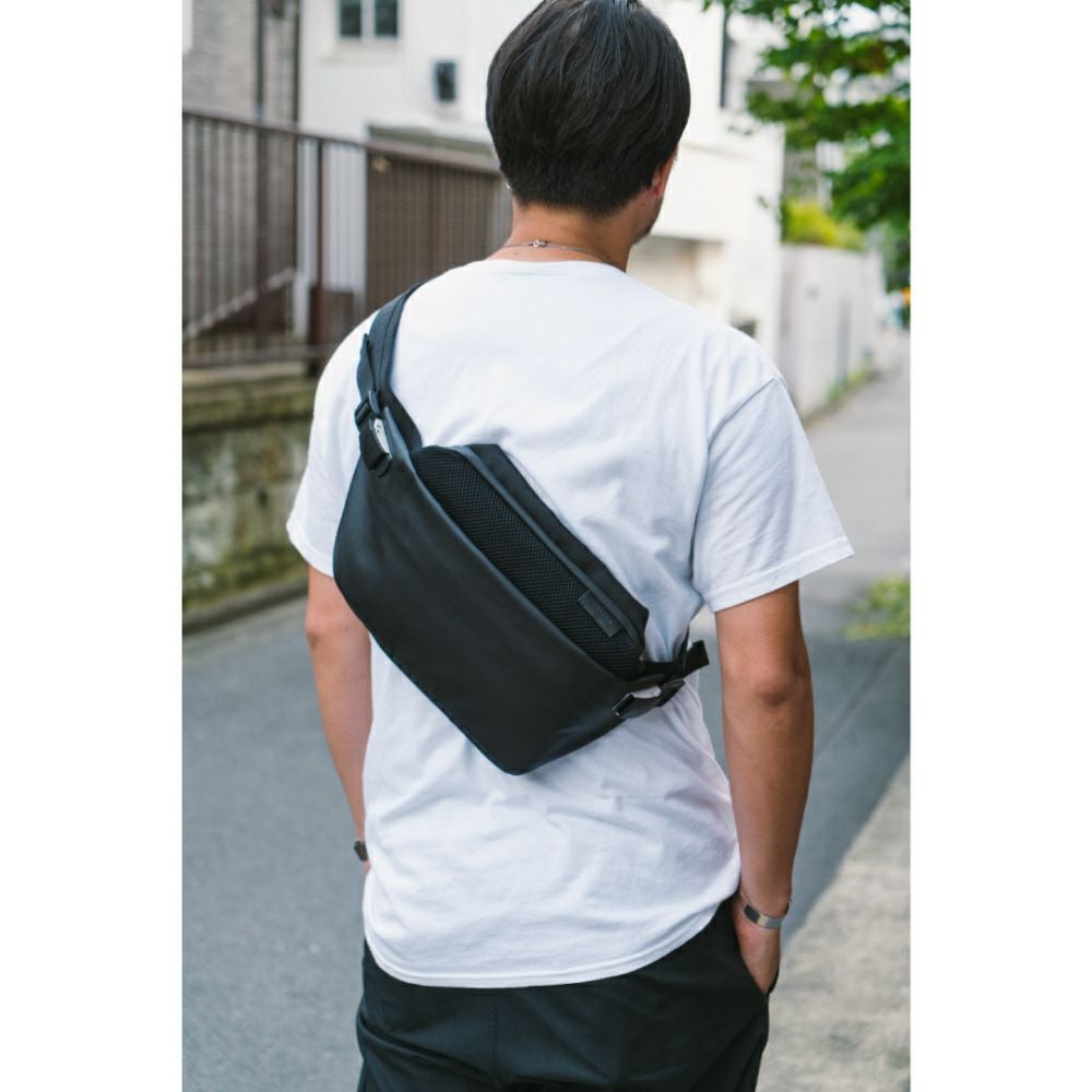 美品cote&ciel Isarau Obsidian Black ボディバッグ cote&ciel - ISARAU Obsidian Black - イザラウ ボディバッグ