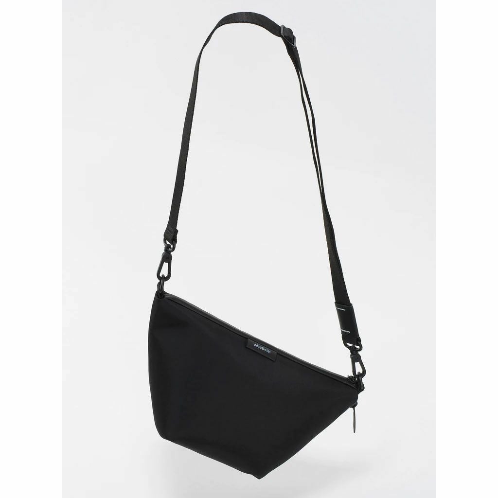 ボディーバッグ Inn M Sleek Black - sacoche - cote&ciel cote&ciel コートエシエル Inn M Sleek-Black サコッシュ ショルダー