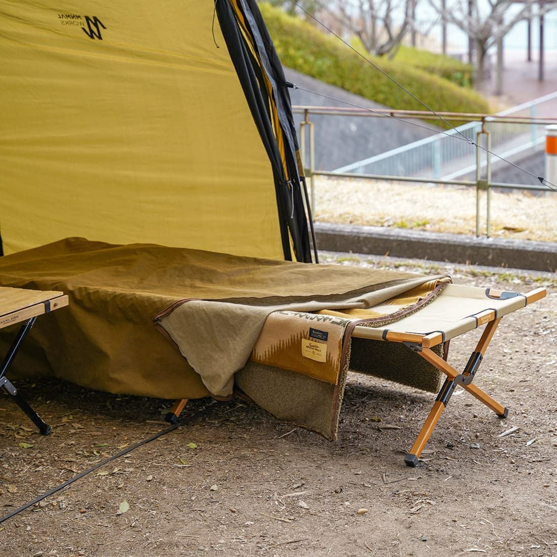 AS2OV(アッソブ) OUTDOOR COMFORTER 難燃ブランケット 毛布