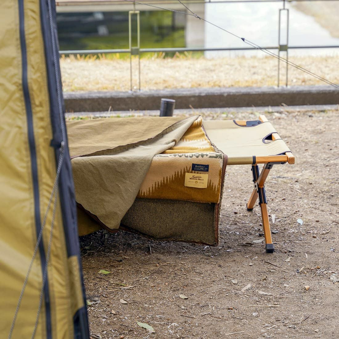 AS2OV(アッソブ) OUTDOOR COMFORTER 難燃ブランケット 毛布
