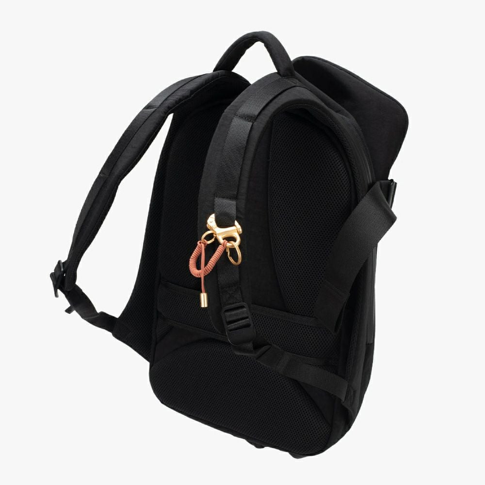 cote&ciel コートエシエルIsar M Round Carbon Black | バッグ| バッグ
