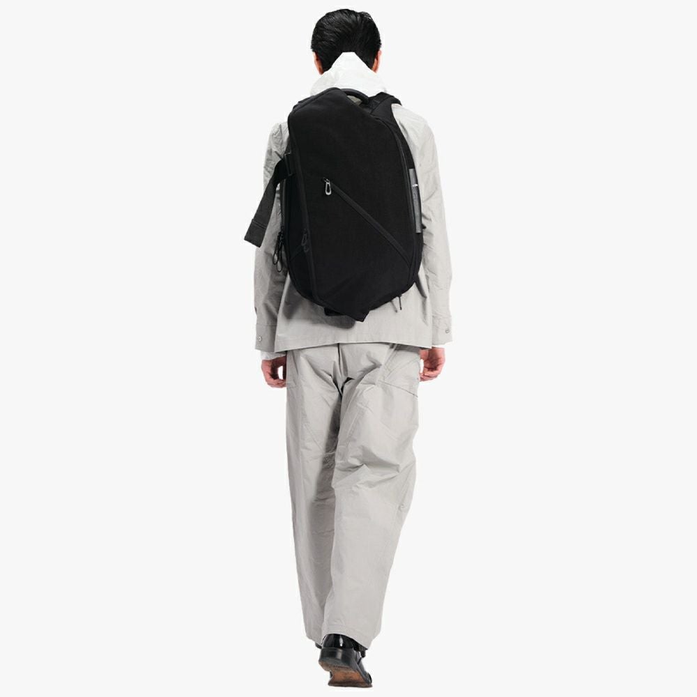 cote&ciel コートエシエルIsar M Round Carbon Black | バッグ| バッグ